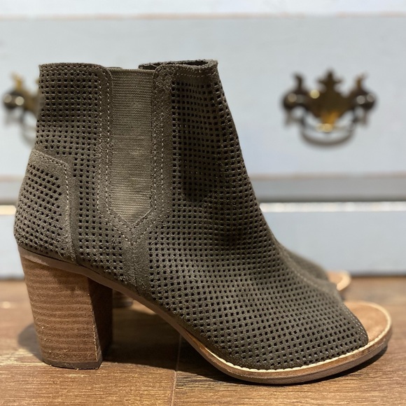 Toms - Picture 2 of 7